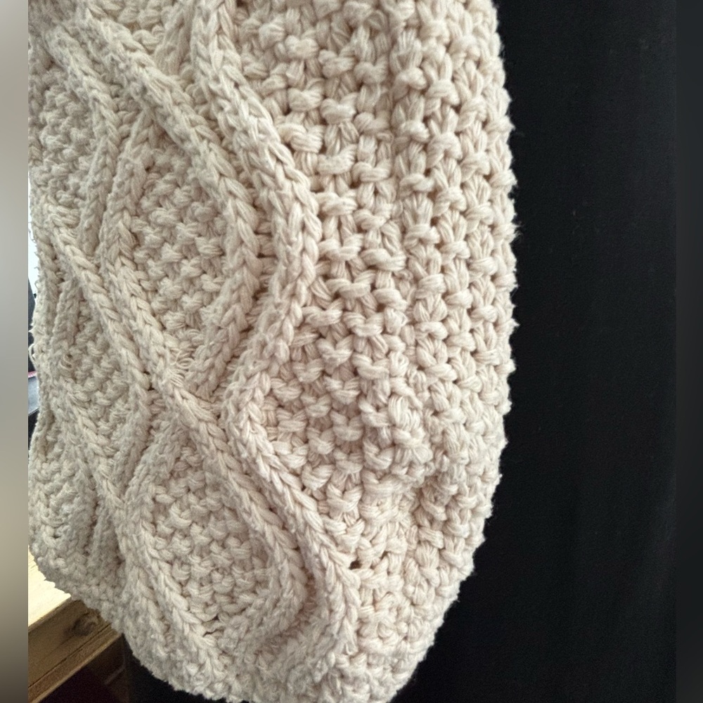 Unbranded Cream Knit Shoulder Bag, 12"w x 10"t x 3.25"d, handle drop 16", GUC - Picture 2 of 4